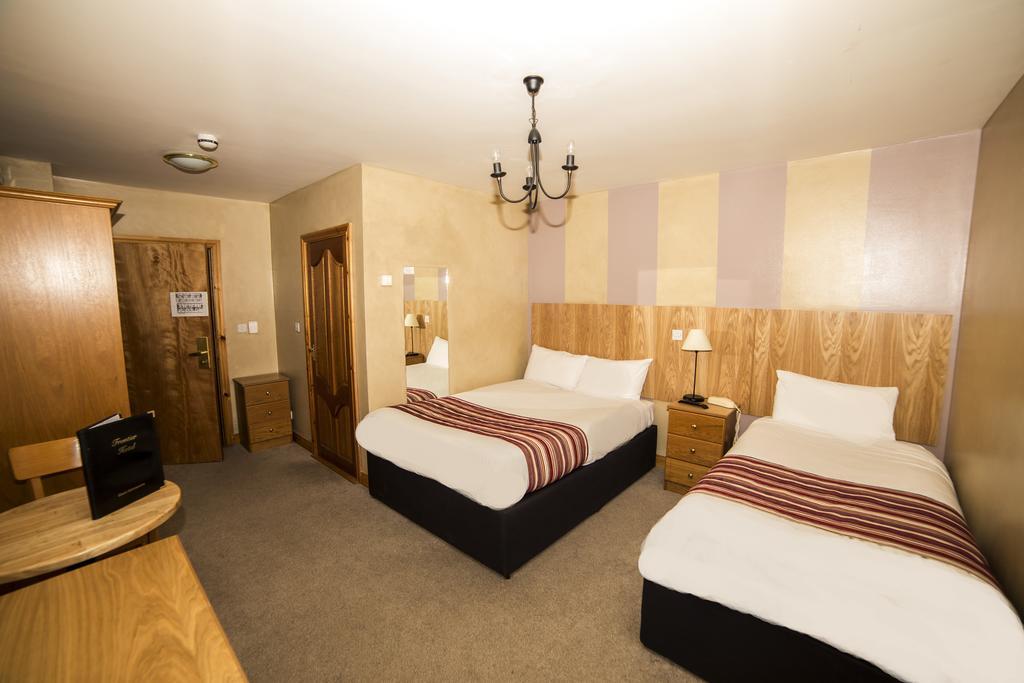 The Frontier Hotel Bridgend Habitación foto